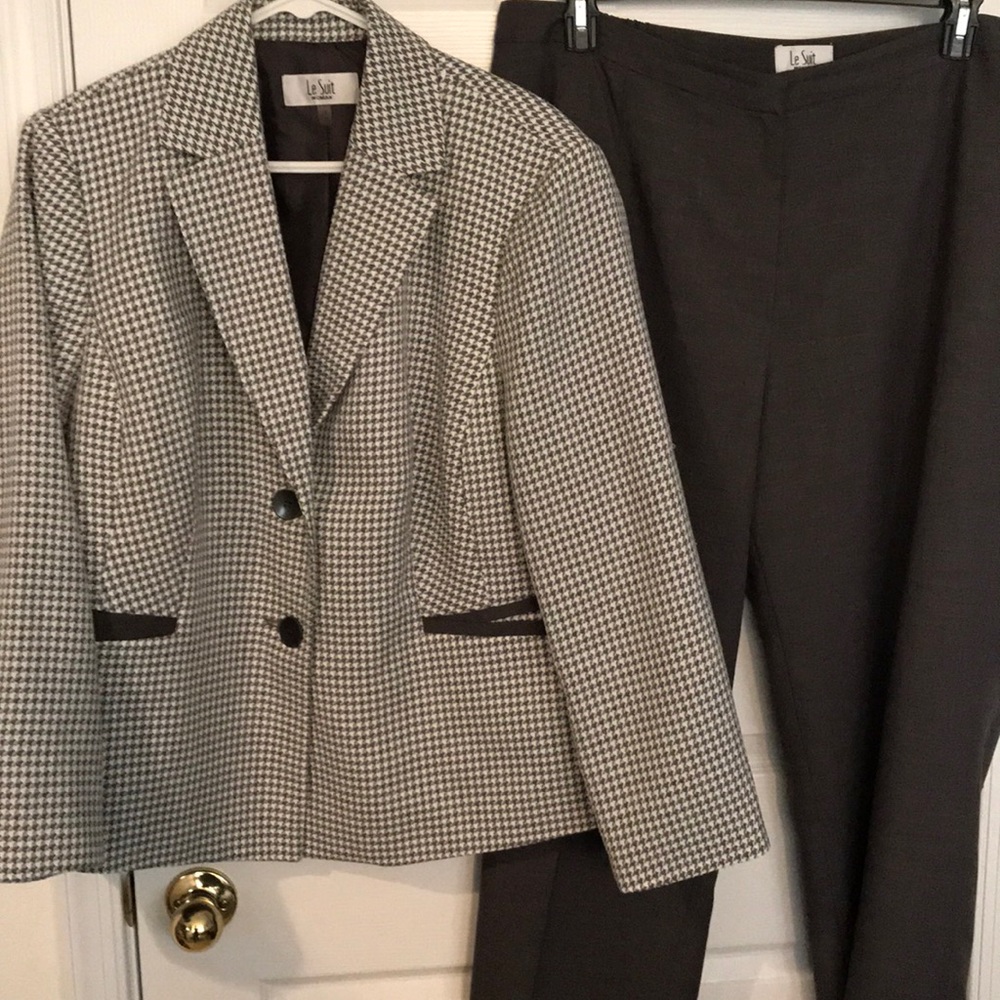 Le Suit Pant Suit